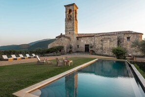 A heated pool - Castiglione Ugolino (Perugia)