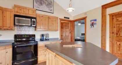 CDA River Condo: Fishing, Sleding, Floating, Skiing