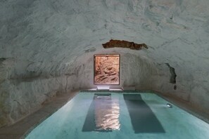 Indoor pool, outdoor pool - 2 Bedroom Villa in Perugia (Perugia)