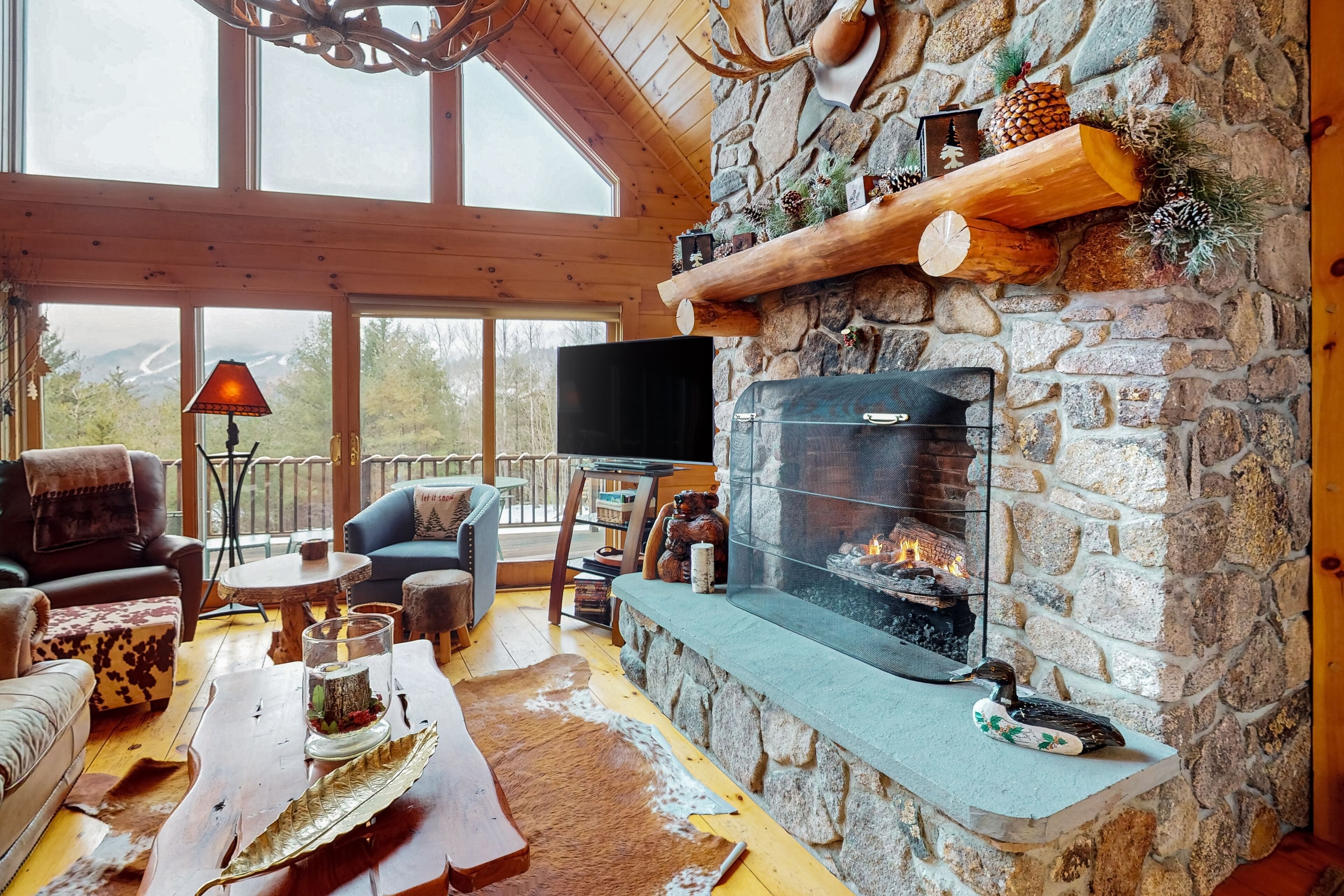Dog-friendly lodge w/ hot tub, huge Sunday River view, game room & firepit