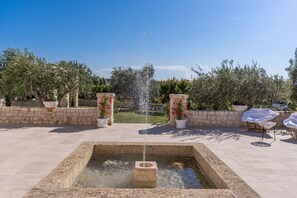 Terrace/patio - Trullo Ostuni, immersed in the silence and peace of nature. (Puglia)