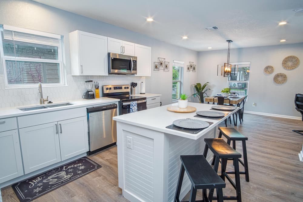 Charming 3br/1ba Close to Vibrant Downtown