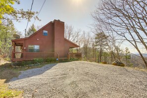 Exterior - Secluded Sevierville Cabin: Hot Tub & Mtn Views! (Sevierville)