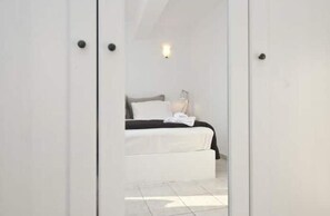 4 bedrooms - Molos Beachfront Villa (Paros)