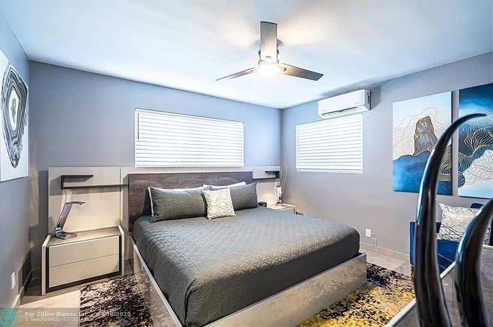 Modern 1b/1b with HEATED pool Wilton Manors Wilton Manors Vrbo