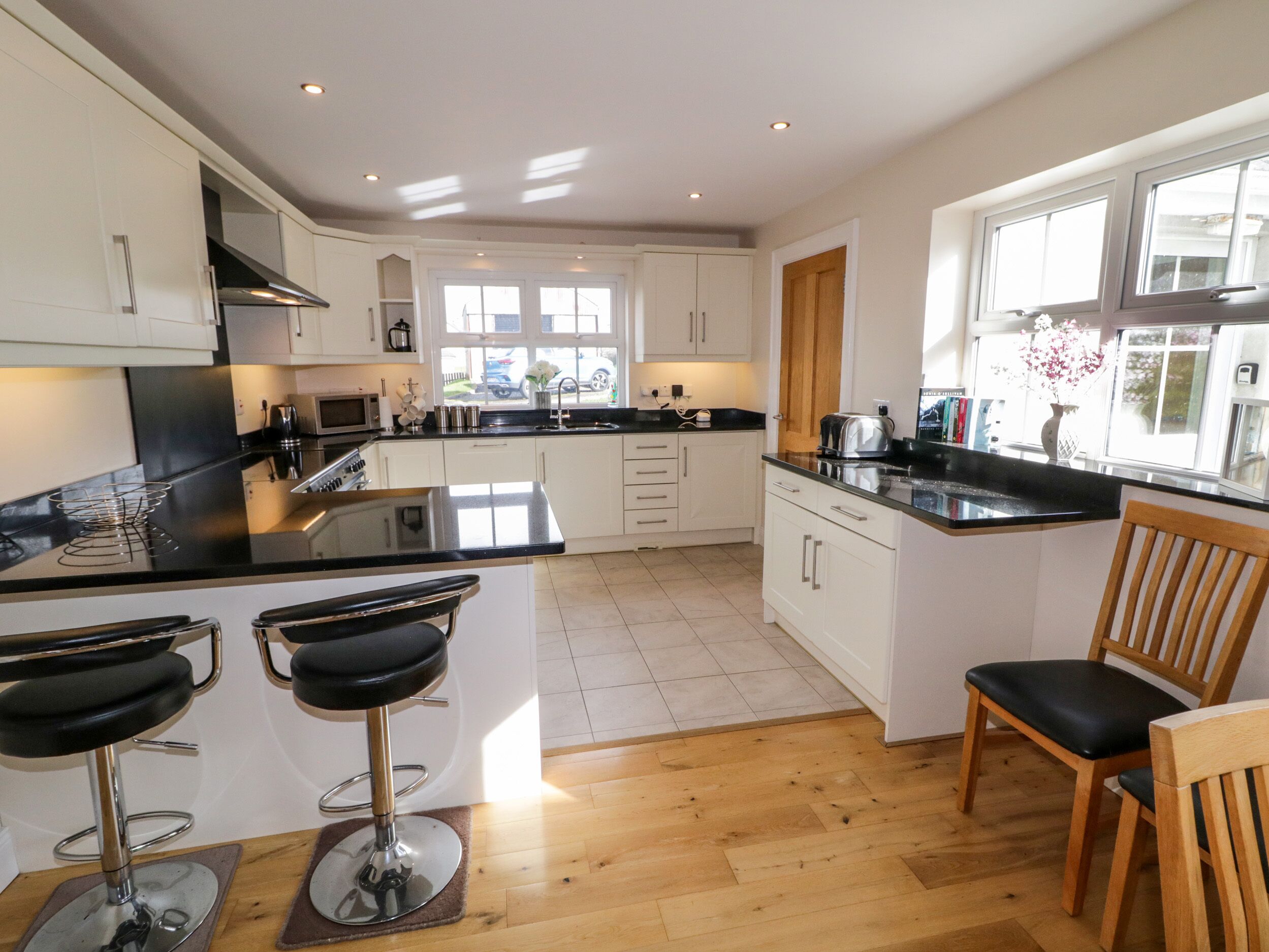 Réfrigérateur, lave-vaisselle, bouilloire électrique