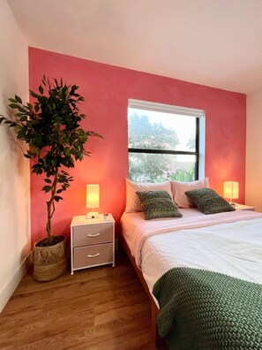 4 chambres, fer et planche à repasser, lit de bébé portatif, Wi-Fi