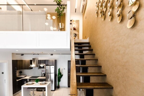 Duplex luxo | Opções para refeição no quarto