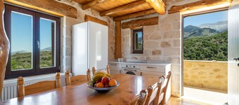 Villa Aphrodite, large swimming pool, sea & Mountain View’s