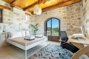 3 habitaciones, tabla de planchar con plancha y wifi gratis 