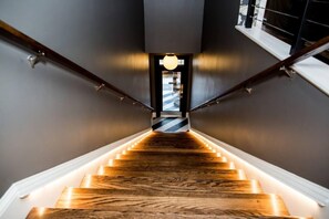 Apartment | 1 bedroom - 80 LEX 202 Iconic Location Park Free Off Street (Asheville)