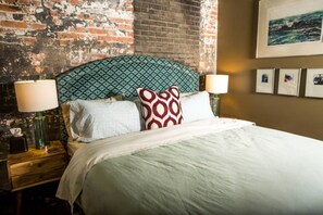 Apartment | 1 bedroom - 80 LEX 202 Iconic Location Park Free Off Street (Asheville)