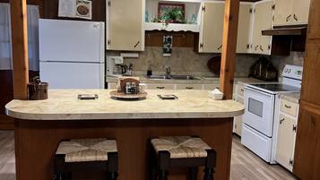 冰箱、微波炉、烤箱、炉灶