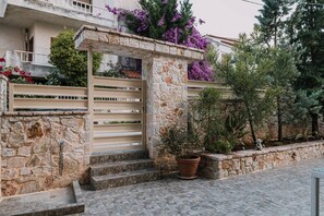 Property grounds - HB Modern Apartment II
(Tolo)