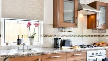 Dishwasher, cookware/dishes/utensils