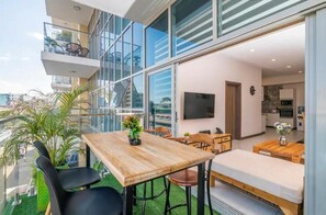 Outdoor dining - Skynest - Urban luxury living by El Mufasa (Westlands)