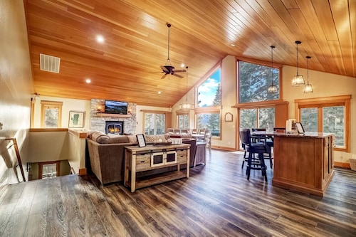 Pet Friendly + Pool Table + Shuffle Board + Arcade Game