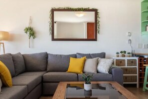 Smart TV - Spacious beachfront apartment with stunning views (Cape Town)