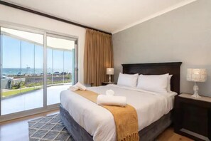 3 bedrooms, WiFi, wheelchair access - Spacious beachfront apartment with stunning views (Cape Town)