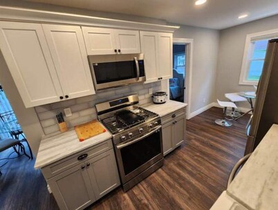 Comfy 3BR 6min drive Downtown Harbor Center, Buffalo Bills fan favorite.