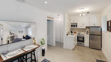 Deluxe Apartment | 2 bedrooms, premium bedding, down duvets, memory-foam beds