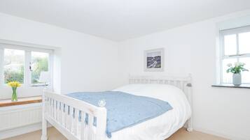 3 bedrooms, individually decorated, individually furnished, free WiFi