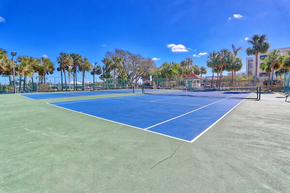 Condo, 1 Queen Bed with Sofa bed (Land's End 6-404 Beach Front) | Sport court