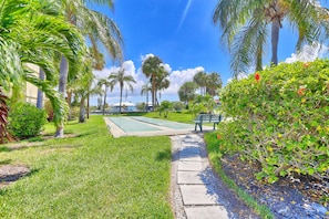 Property grounds - Land's End 6-404 Beach Front (Treasure Island)