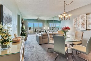 Condo, 1 cama Queen e sofá-cama (Land's End 6-404 Beach Front) | Parte interna