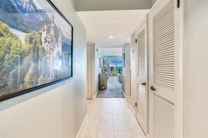 Lägenhet - 1 queensize-säng med bäddsoffa (Land's End 6-404 Beach Front) | Interiör