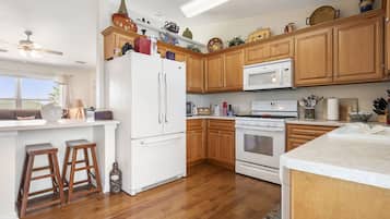 KylskÄp, mikrovÄgsugn, ugn och spishÀll