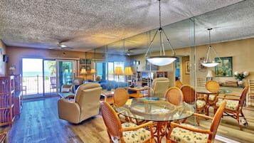 Apartment, 1Â King-Bett und Schlafsofa (Land's End 7-204 Beach Front) | Speisen