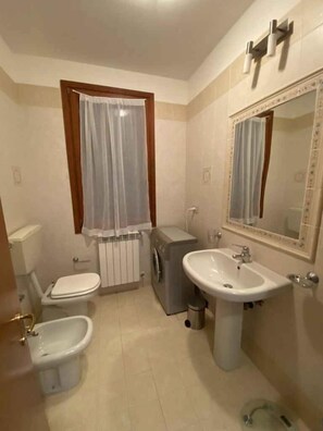 Bathroom - Holiday home Single villa with swimming pool (Isola di Albarella)