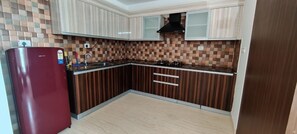 Fridge, microwave, stovetop, dishwasher - Come and stay at our villa & feel like your home. Stay comfortably. (Mohali)