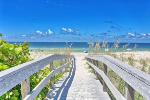 Appart'hôtel, plusieurs lits (Land's End 7-304 Beach Front - Premie) | Plage