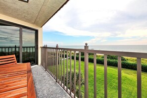 Condo, Multiple Beds (Land's End 7-405 Beach Front - Premie) | Property grounds - Land's End 7-405 Beach Front - Premier (Treasure Island)