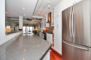 Condo, Multiple Beds (Land's End 7-405 Beach Front - Premie) | Private kitchen - Land's End 7-405 Beach Front - Premier (Treasure Island)