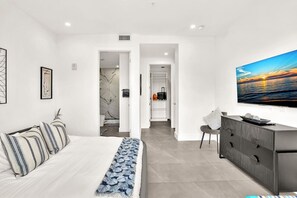 3 bedrooms, desk, iron/ironing board, travel cot