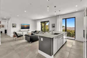 TV connectée, jeux vidéo, table de tennis de table