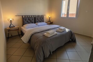 Comfort Apartment | Blackout drapes, soundproofing, iron/ironing board, cribs/infant beds - Boutique Studios & Apartments-by Avelink (Spata-Artemida)