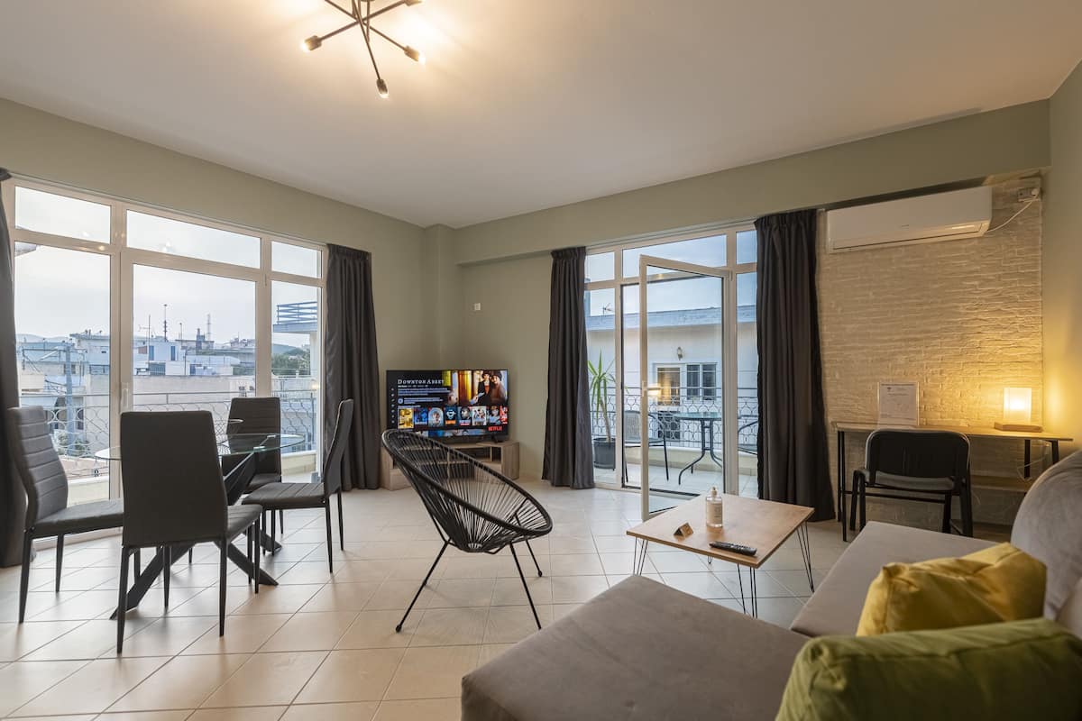 Comfort Apartment | 1 bedroom, blackout drapes, soundproofing, iron/ironing board