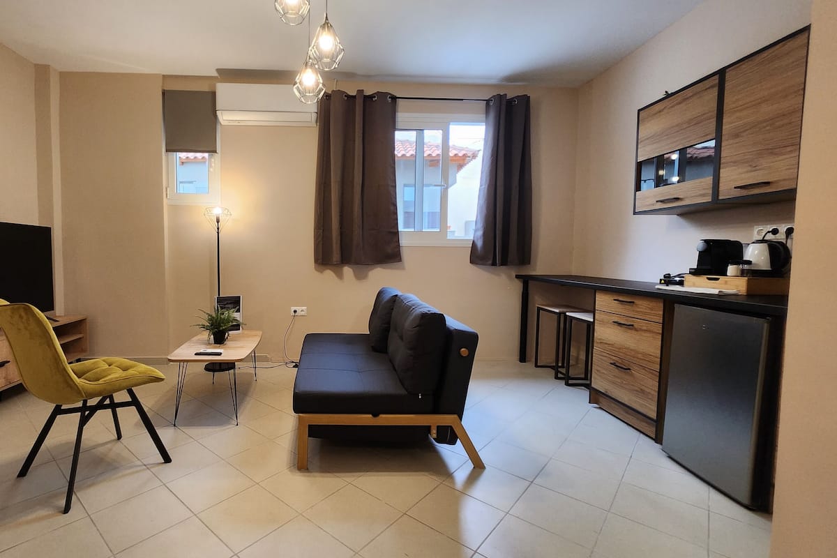 Standard Studio | 1 bedroom, blackout drapes, soundproofing, iron/ironing board