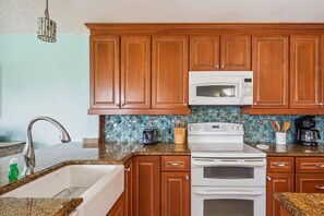 Appart'hôtel, 1 très grand lit (Land's End 8-201 Beach Front - Premie) | Cuisine privée