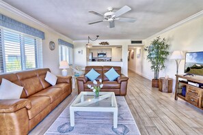 Living area - Land's End 7-406 Beach Front - Premier (Treasure Island)