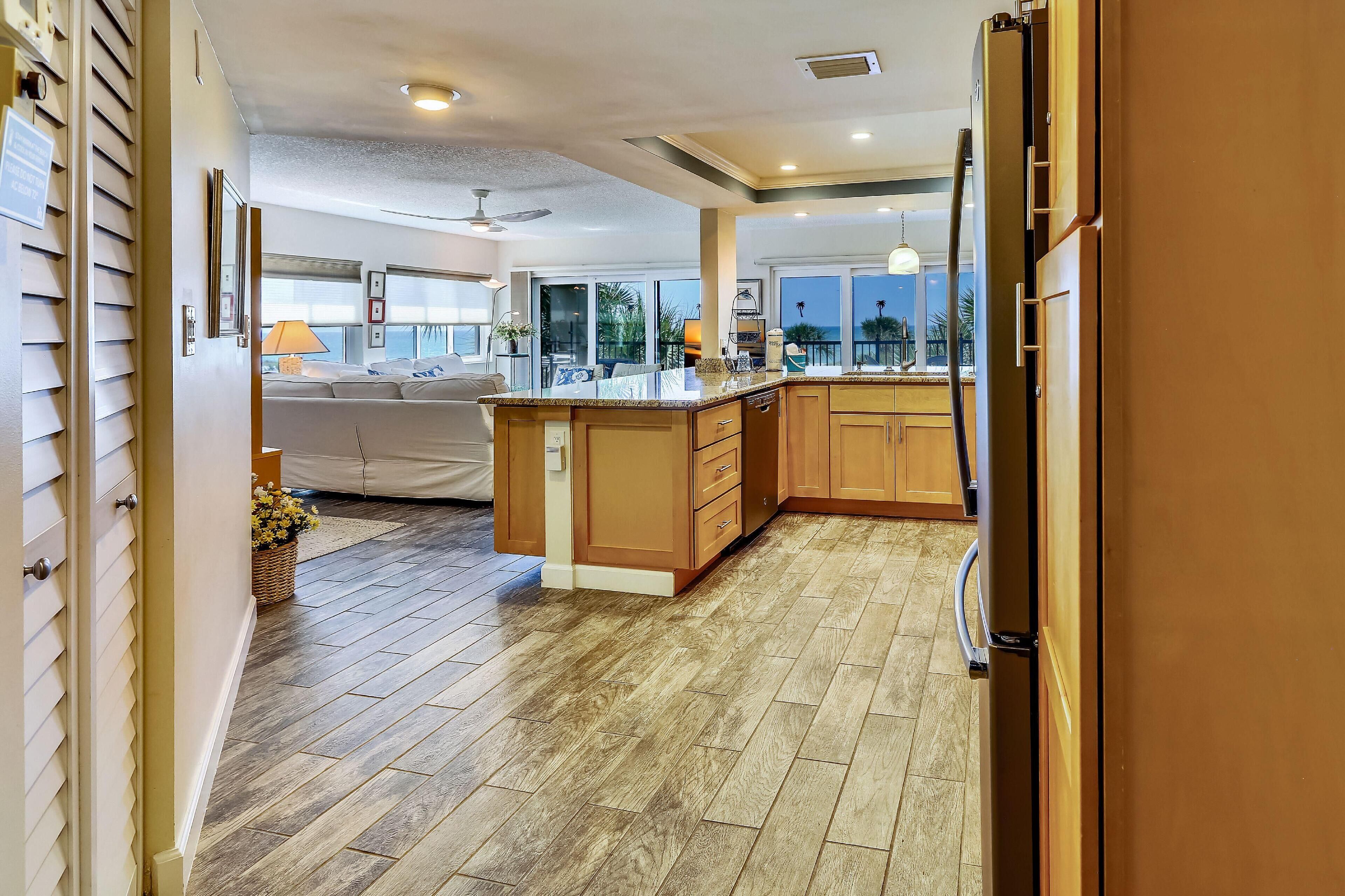 Condo, 1 King Bed (Land's End 8-301 Beach Front) | Interior