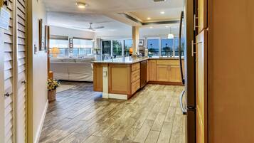 Condo, 1 King Bed (Land's End 8-301 Beach Front) | Interior