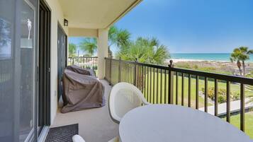 Condo, 1 King Bed (Land's End 8-301 Beach Front) | Outdoor dining