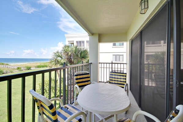 Condo, 1 cama King size (Land's End 8-306 Beach Front - Premie) | Terraza o patio