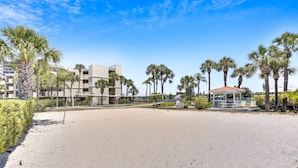 Appart'hôtel, 1 très grand lit (Land's End 8-306 Beach Front - Premie) | Terrain de sport
