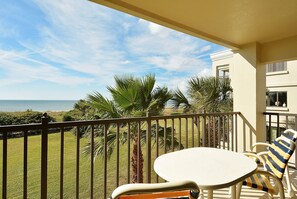 Condo, 1 King Bed (Land's End 8-306 Beach Front - Premie) | Outdoor dining
